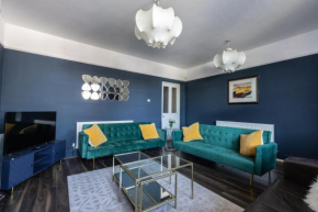 Boutique family apartment in celebrity village.